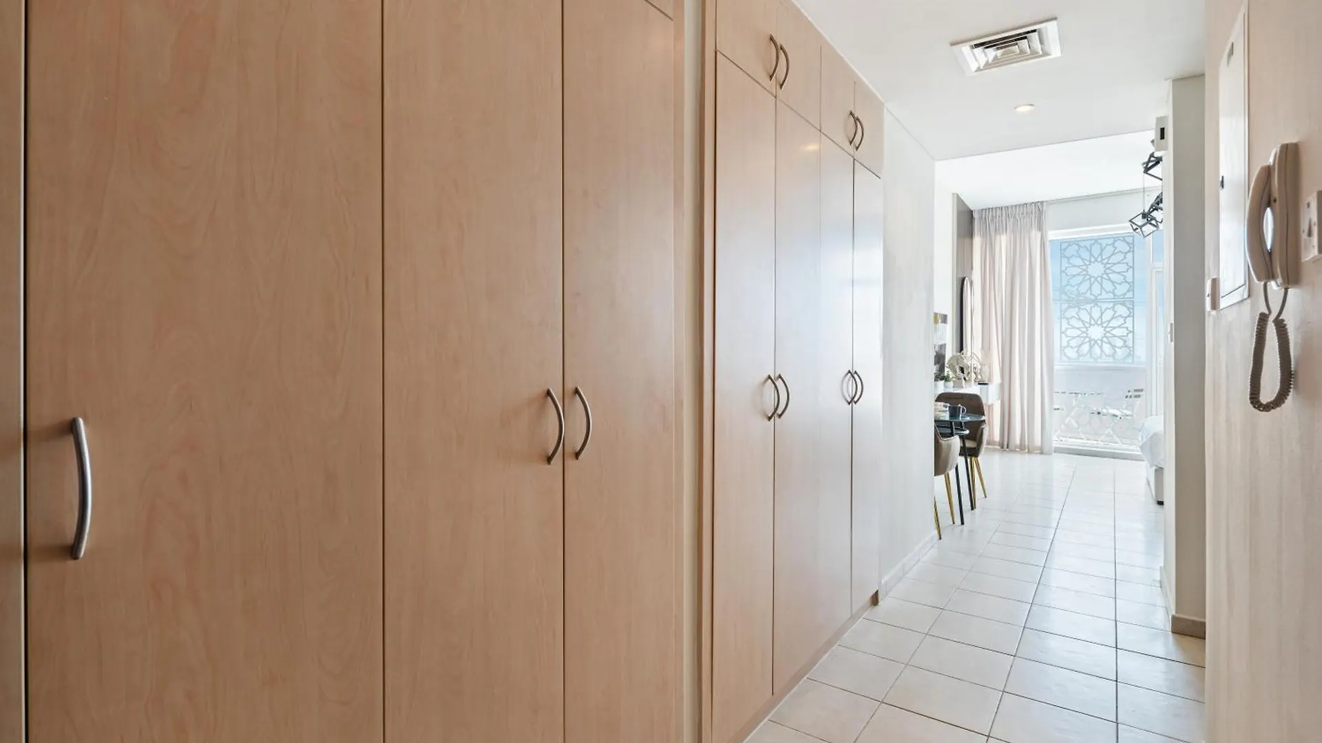 Luxury Studio - Urban Oasis Dubai 0*,
